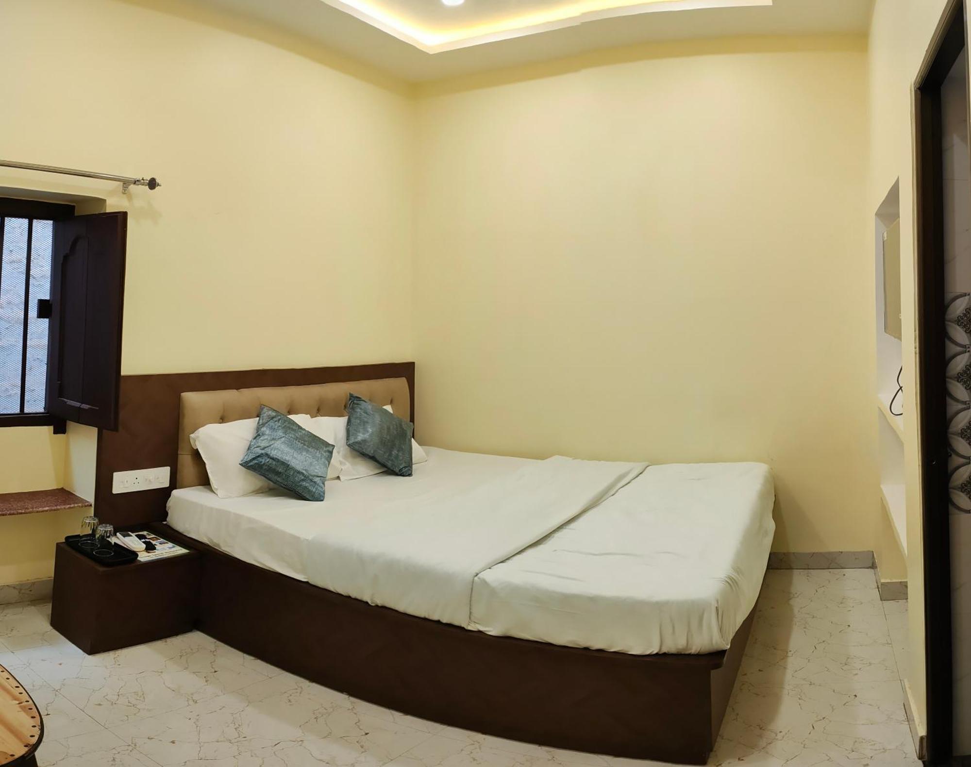 Ganga Sparsh Hotel Varanasi Luaran gambar